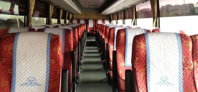 Bên trong xe Huyndai Aero Express Hi Class