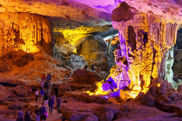 Bất kỳ ai bước vào hang Sửng Sốt đều cảm thấy sửng sốt trước vẻ đẹp của nó 